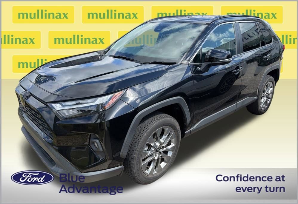 Used 2023 Toyota RAV4 XLE Premium FWD image 3