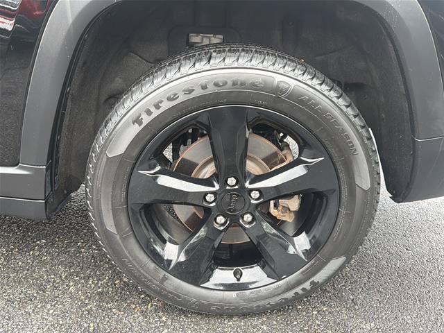 Used 2023 Jeep Grand Cherokee L Laredo AWD/4WD image 25