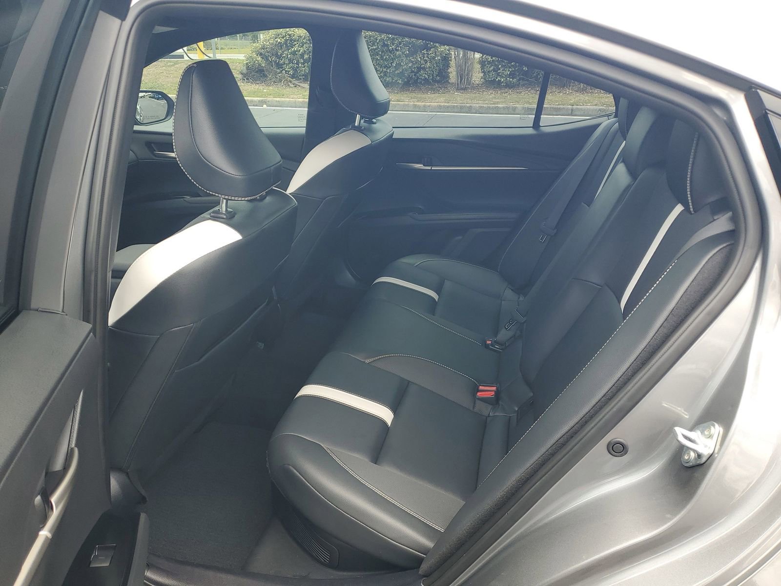 Used 2025 Toyota Camry SE FWD image 11