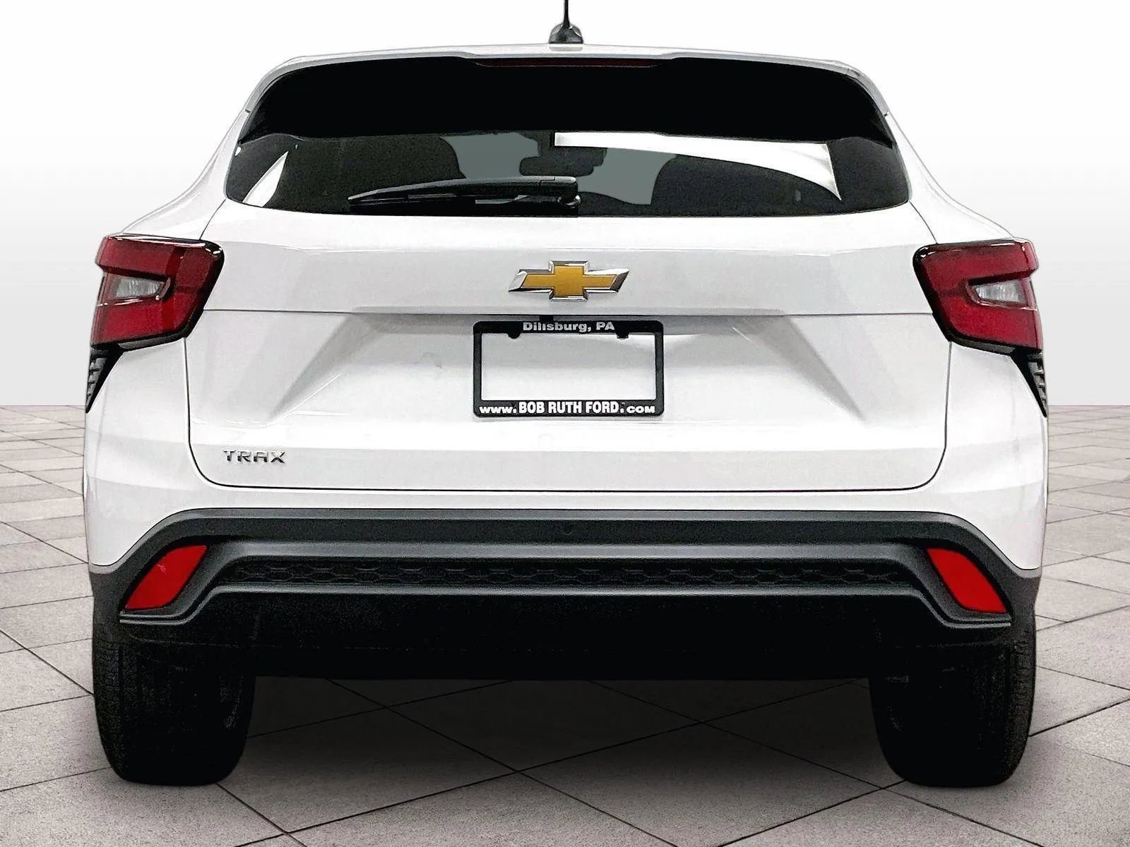 Used 2025 Chevrolet Trax LS w/ LS Convenience Package image 4