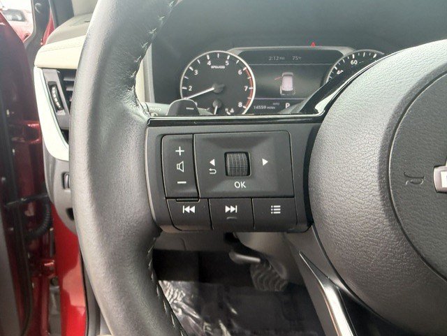 Used 2023 Nissan Rogue SL AWD/4WD image 15
