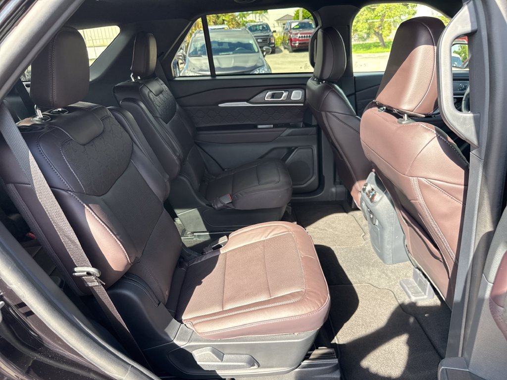 Certified 2025 Ford Explorer Platinum w/ Ultimate Package RWD image 30
