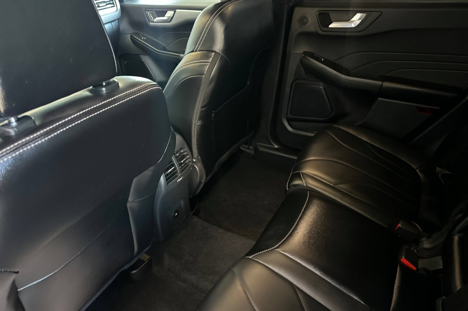 Certified 2025 Ford Escape SE w/ PHEV Premium Package FWD image 12