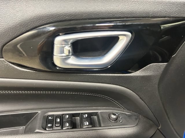 Used 2023 Jeep Compass Latitude w/ Convenience Group AWD/4WD image 13