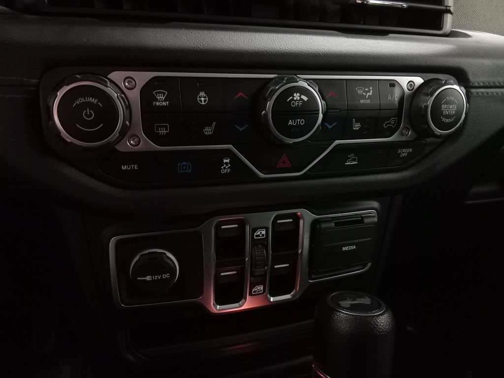 Used 2024 Jeep Wrangler Unlimited Sahara AWD/4WD image 20