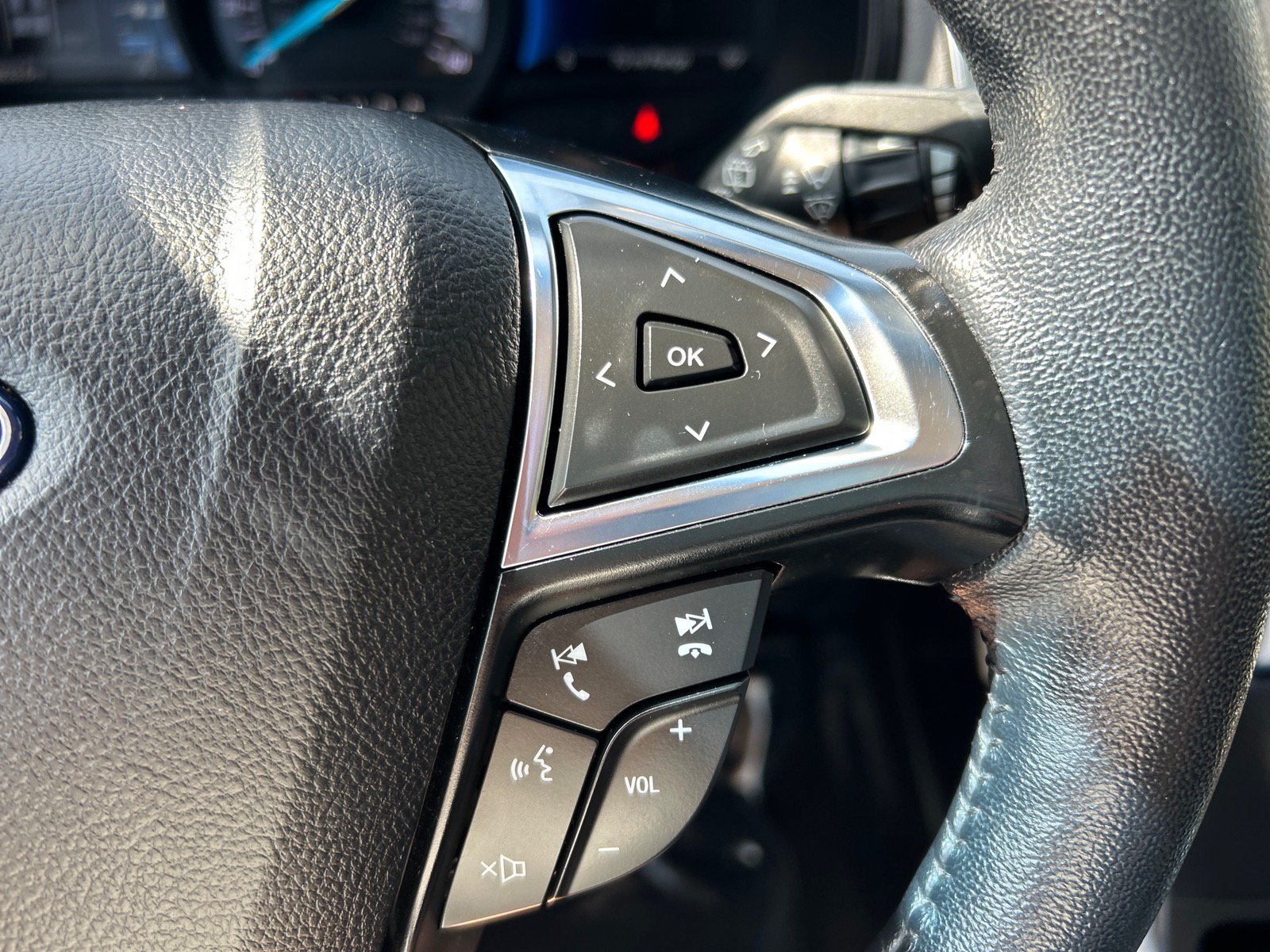 Certified 2024 Ford Edge Titanium AWD/4WD image 25