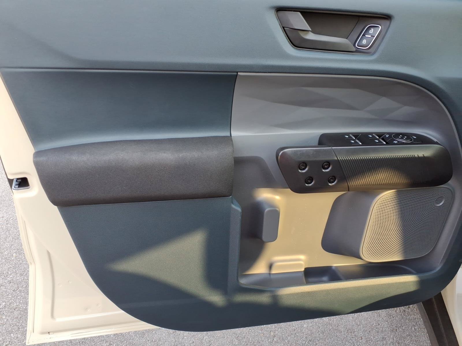 Certified 2025 Ford Maverick XL FWD image 11