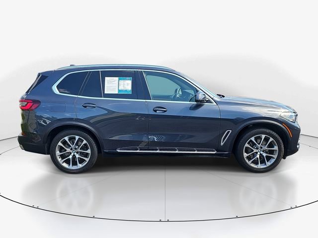 Used 2021 BMW X5 xDrive40i w/ Parking Assistance Package AWD/4WD image 3