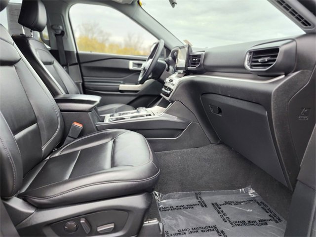 Certified 2022 Ford Explorer XLT w/ Equipment Group 202A image 11