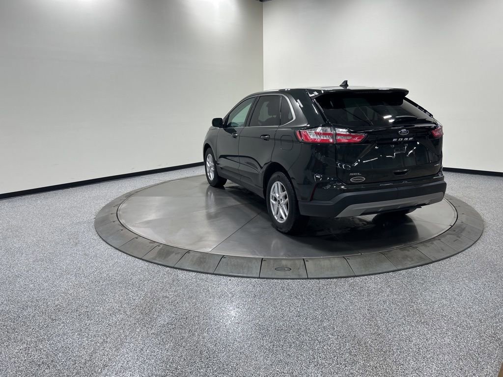 Certified 2024 Ford Edge SEL w/ Convenience Package image 3