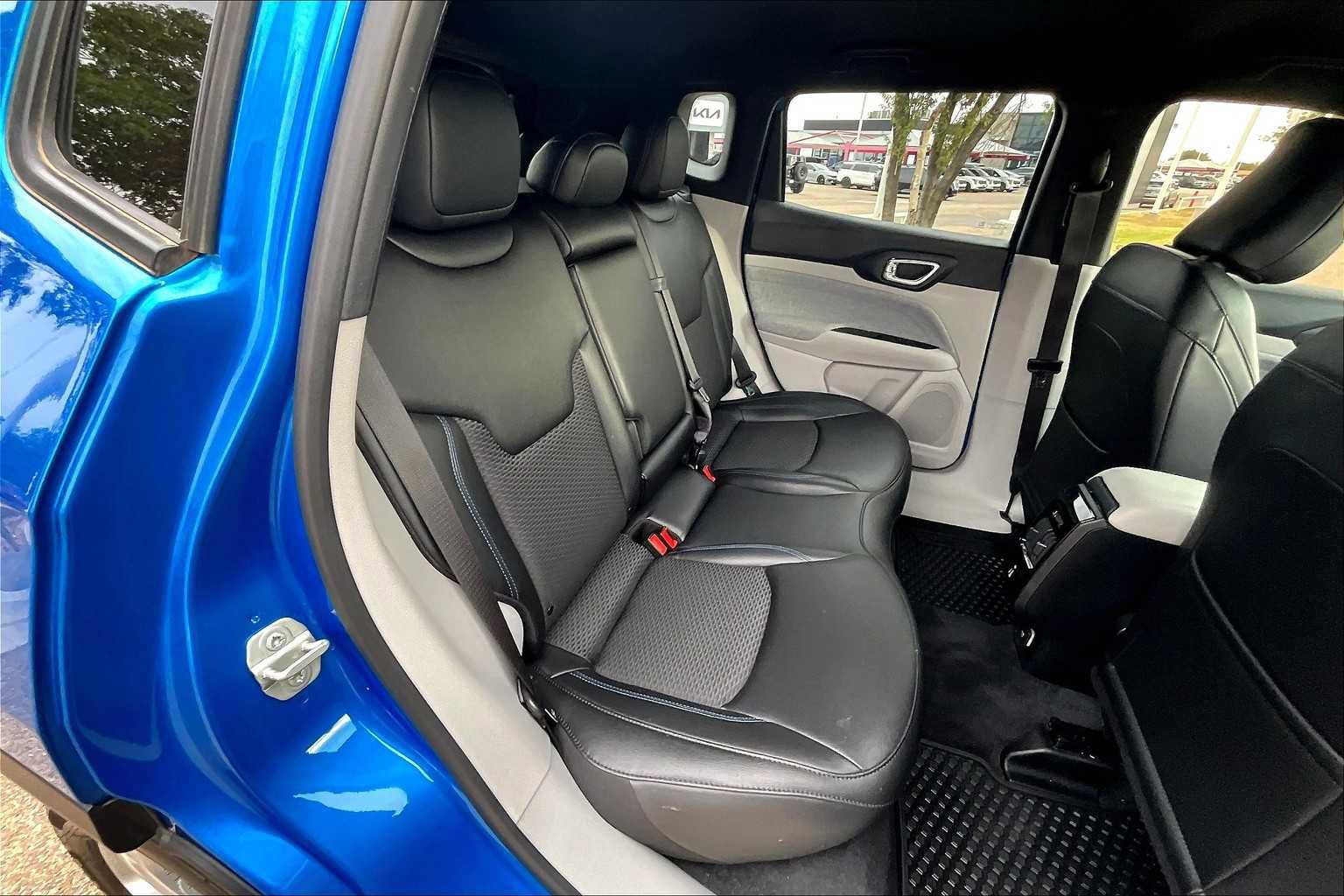 Used 2024 Jeep Compass Latitude w/ Convenience Group image 19