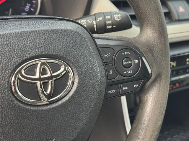 Used 2022 Toyota RAV4 XLE AWD/4WD image 17