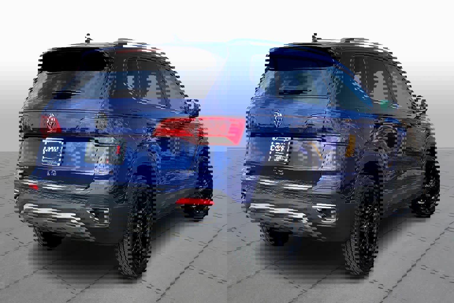 Used 2022 Volkswagen Taos SE image 4