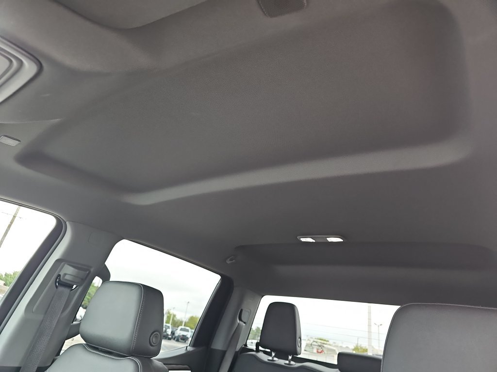 Used 2025 GMC Sierra 1500 SLT AWD/4WD image 29