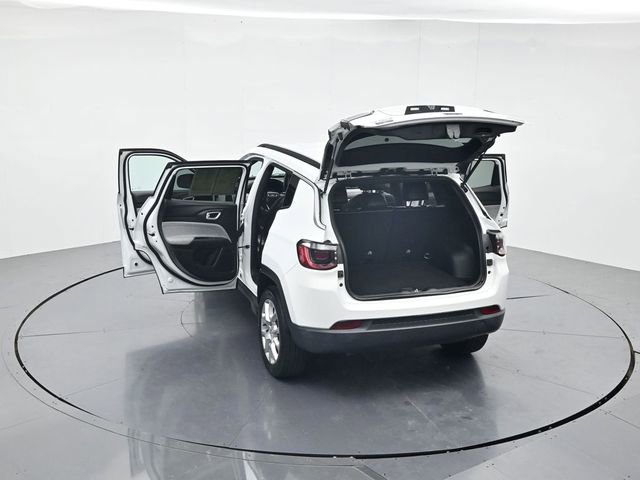Used 2023 Jeep Compass Latitude AWD/4WD image 44