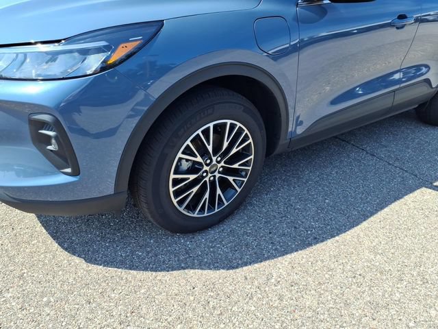 Certified 2025 Ford Escape SE FWD image 4