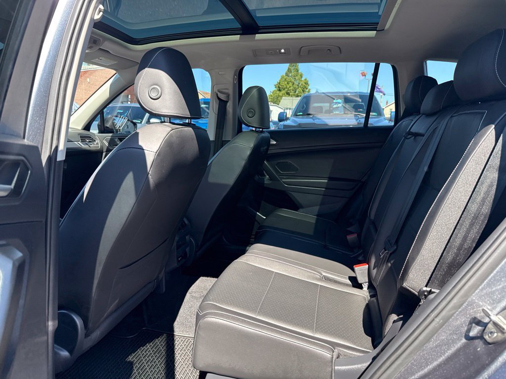 Used 2021 Volkswagen Tiguan SE w/ Panoramic Sunroof Package AWD/4WD image 15