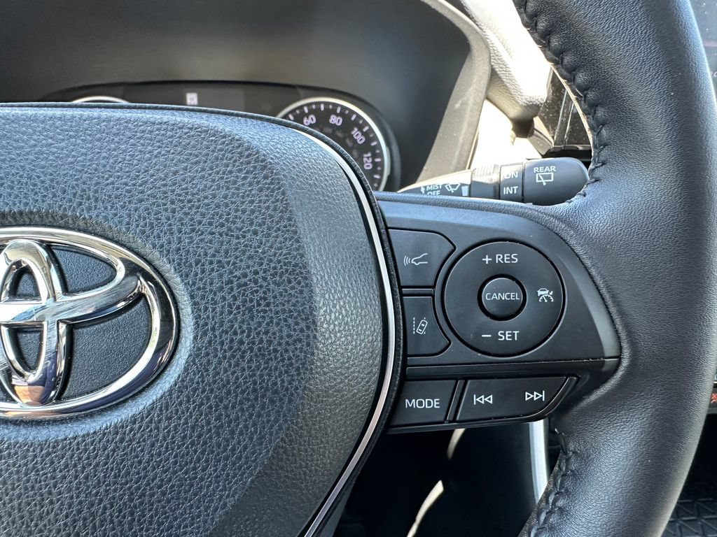 Used 2022 Toyota RAV4 XLE Premium FWD image 28