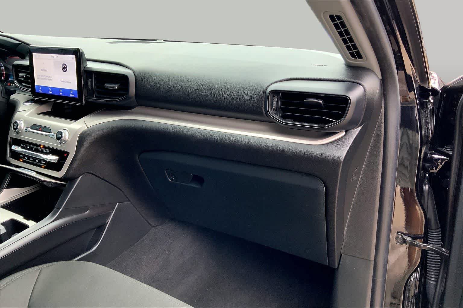 Certified 2024 Ford Explorer XLT RWD image 19