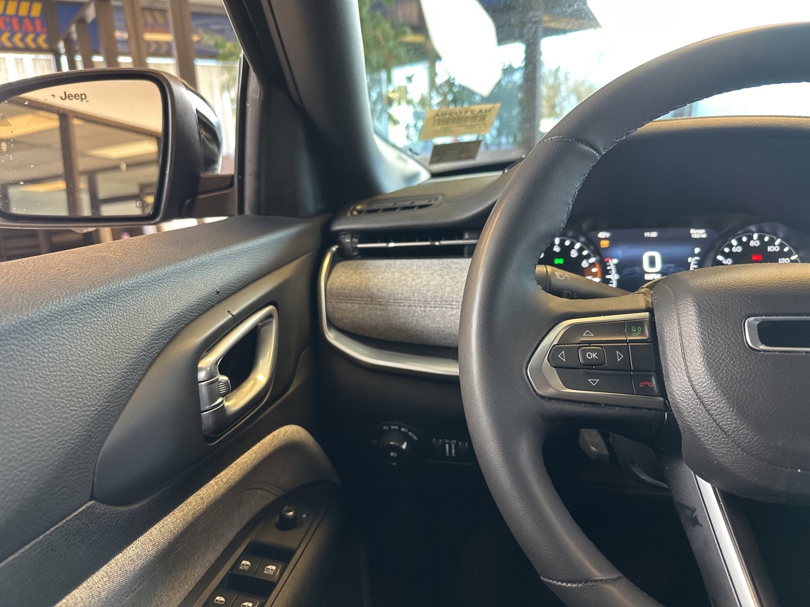 Used 2024 Jeep Compass Latitude image 21