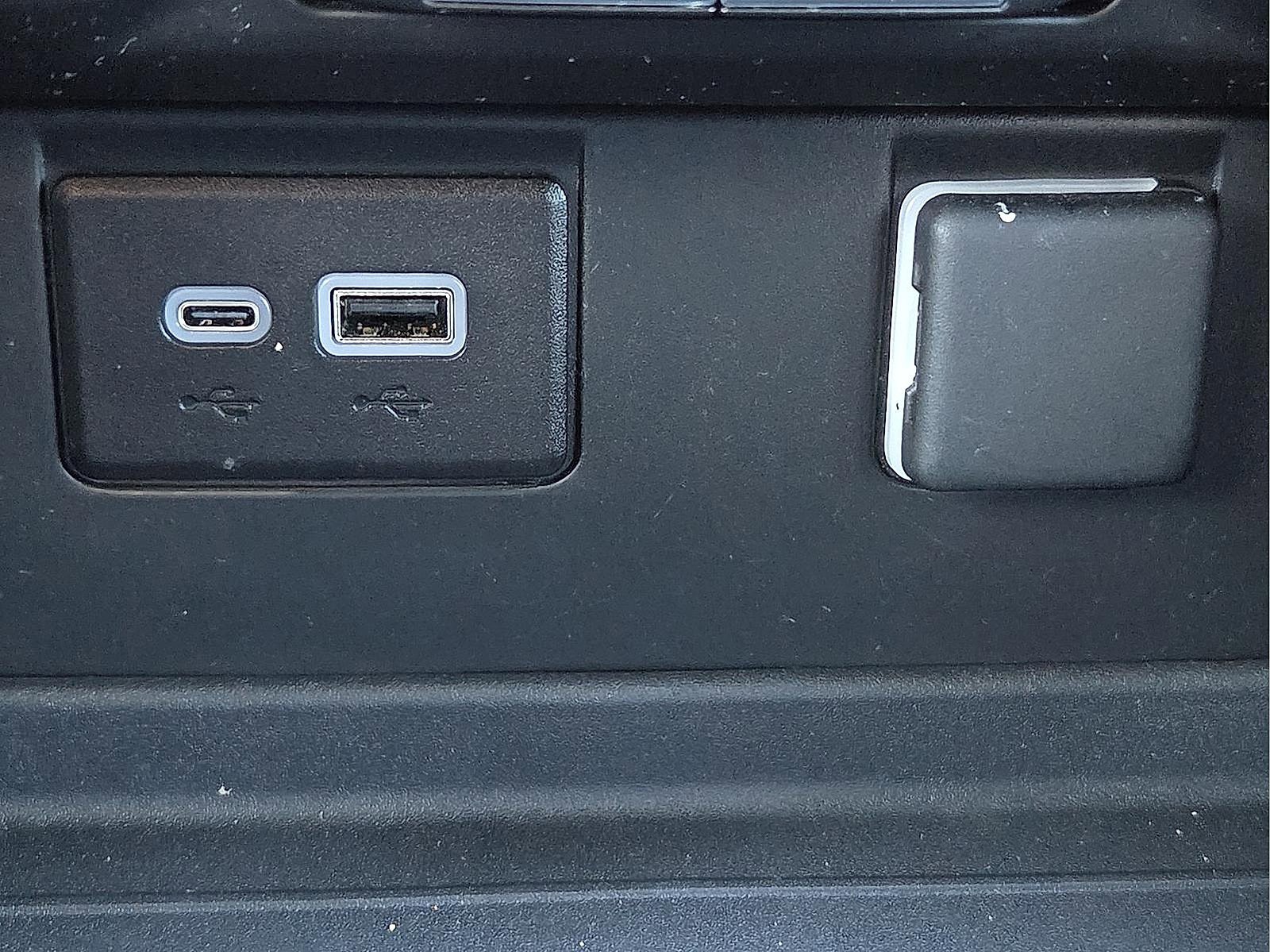 Used 2024 Chevrolet Suburban LS image 18