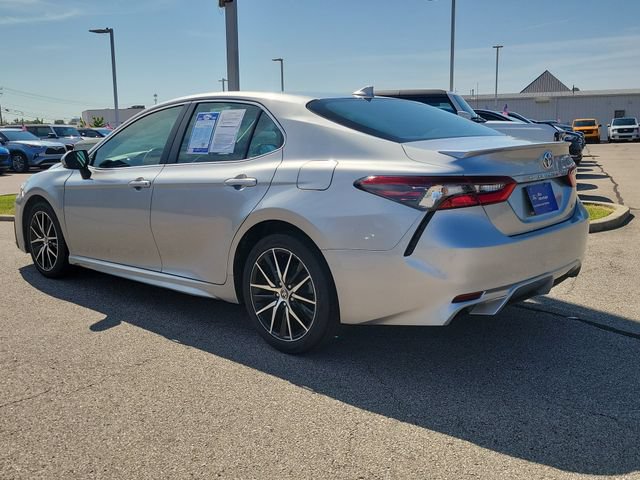Used 2023 Toyota Camry SE FWD image 3