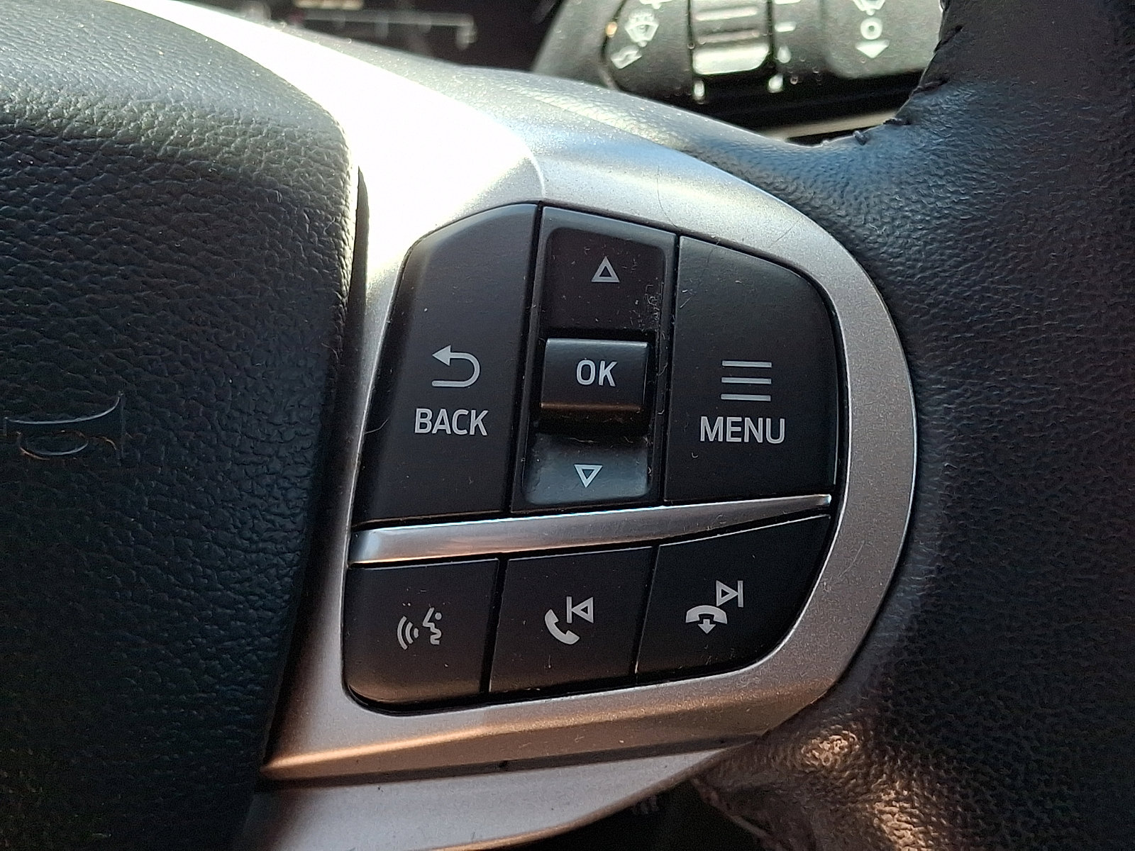Certified 2023 Ford Explorer XLT w/ Equipment Group 202A AWD/4WD image 25