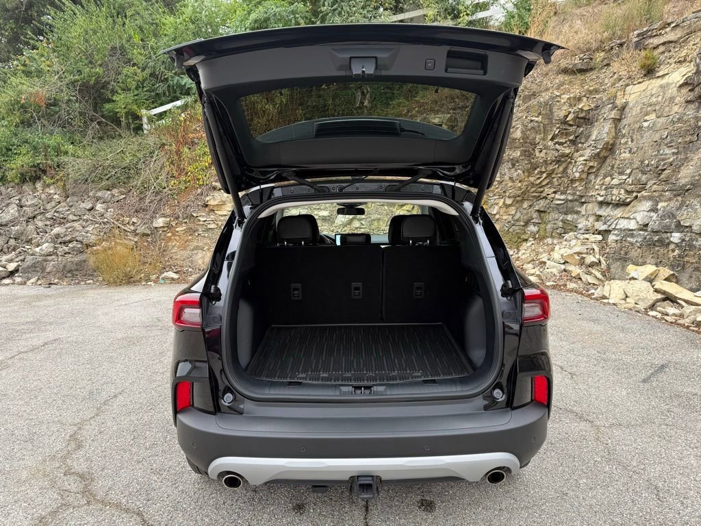 Certified 2024 Ford Escape SE w/ PHEV Premium Package image 9