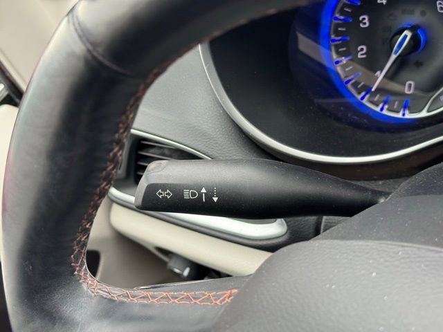 Used 2018 Chrysler Pacifica Touring-L Plus FWD image 32