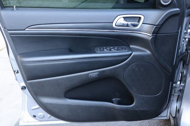 Used 2021 Jeep Grand Cherokee Limited image 17