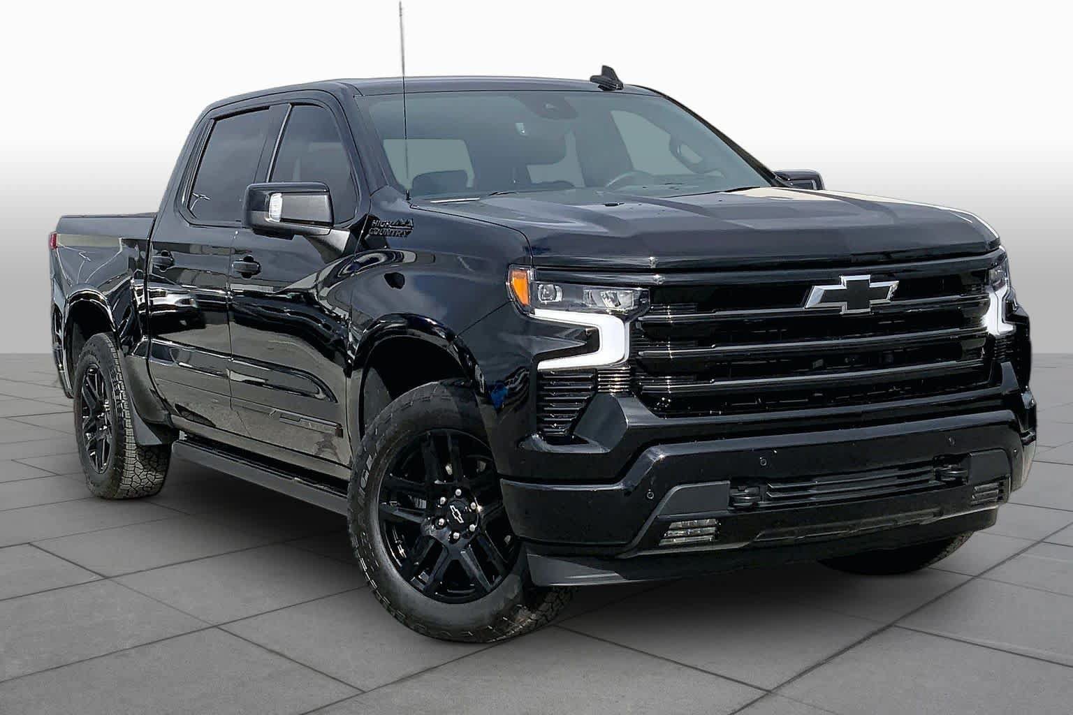 Used 2024 Chevrolet Silverado 1500 High Country w/ Midnight Edition AWD/4WD image 3