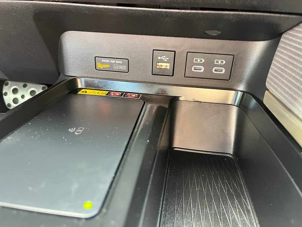 Used 2025 Toyota Camry SE w/ Multimedia Upgrade Package FWD image 31