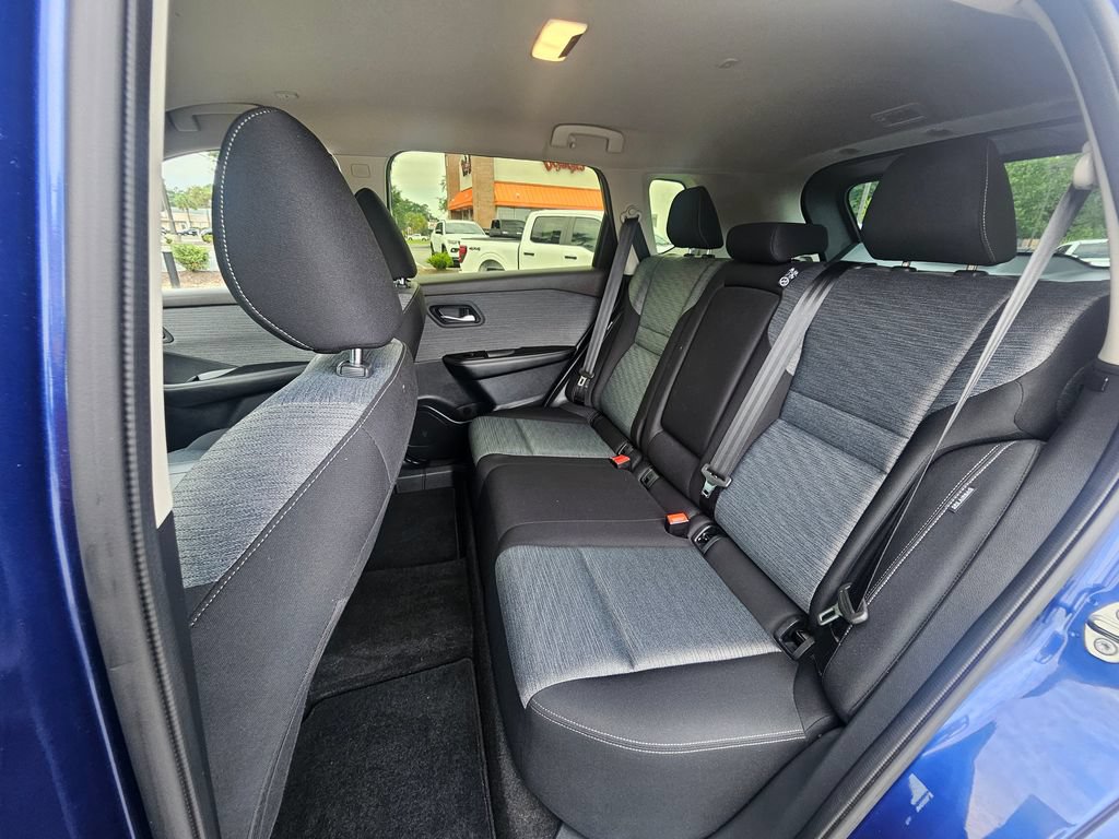 Used 2023 Nissan Rogue SV AWD/4WD image 11