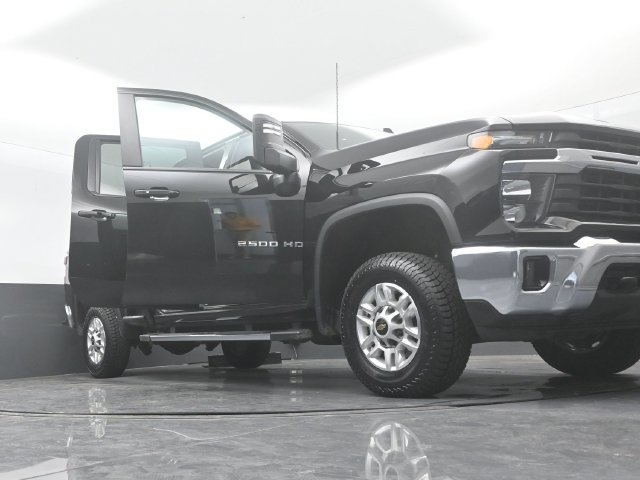 Used 2025 Chevrolet Silverado 2500 LT w/ Convenience Package AWD/4WD image 30