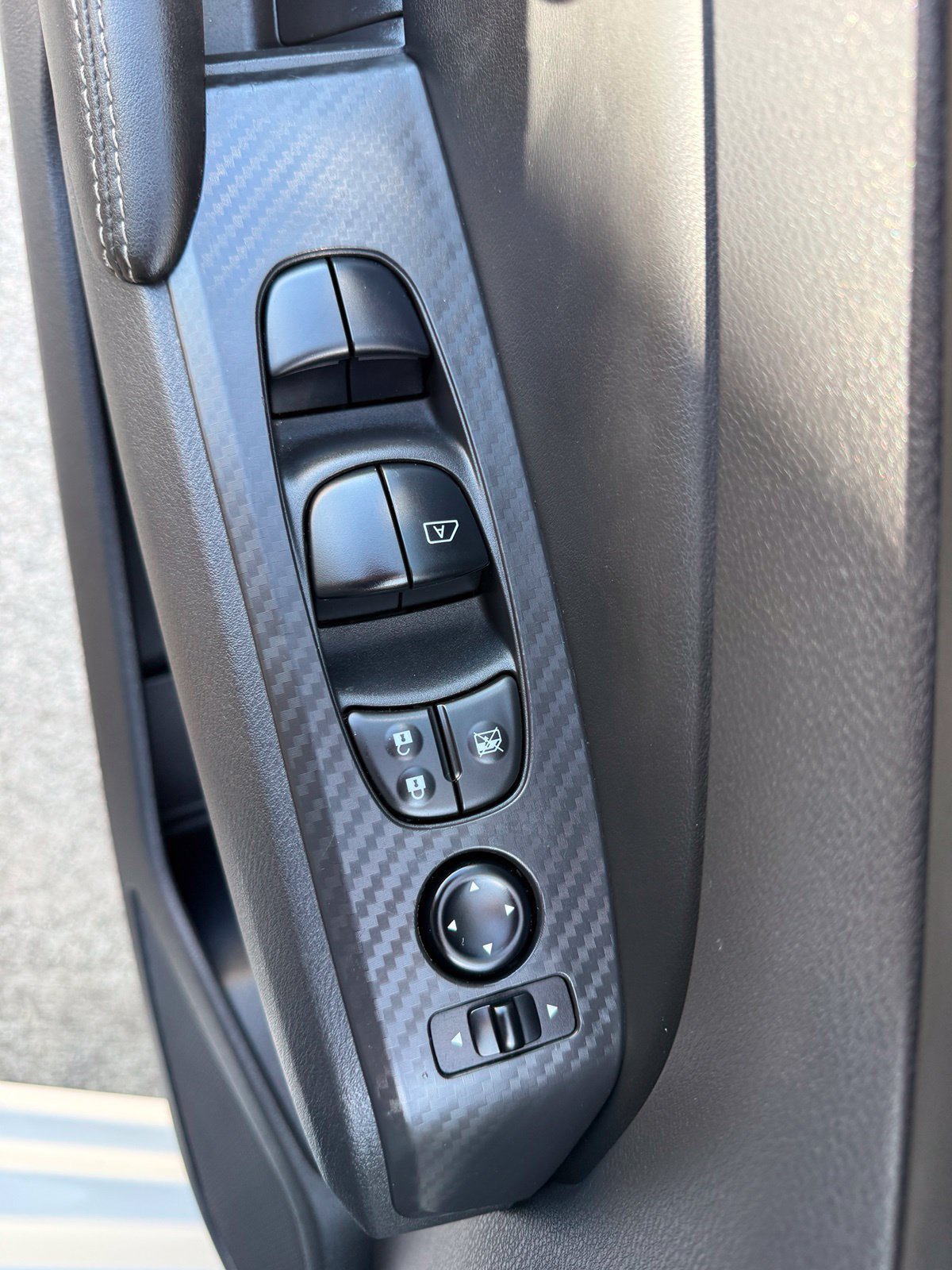 Used 2025 Nissan Altima 2.5 SV FWD image 14