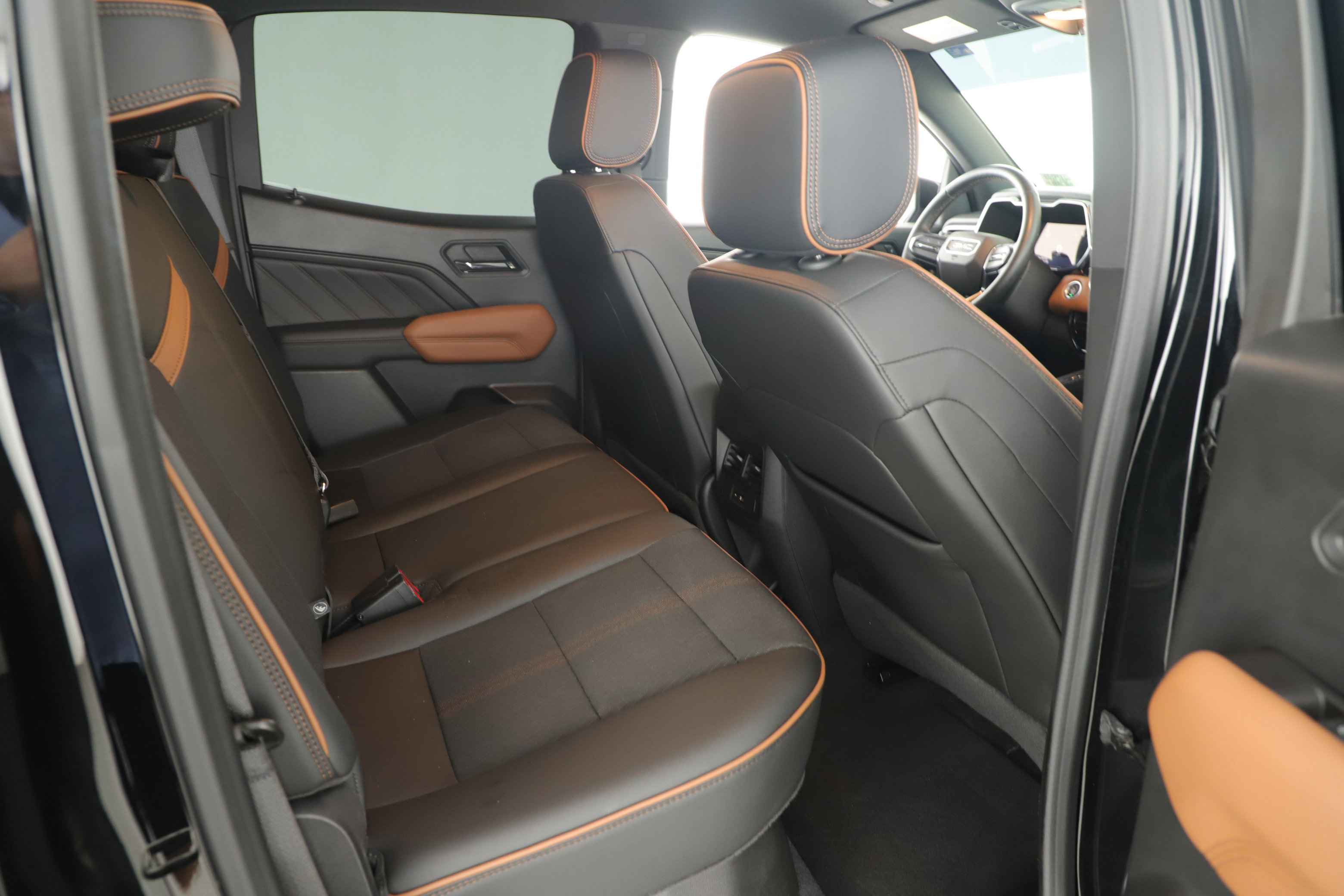 Used 2023 GMC Canyon AT4 w/ Technology Package image 23