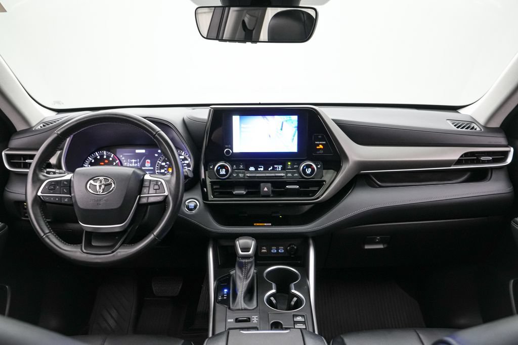 Used 2023 Toyota Highlander XLE AWD/4WD image 14