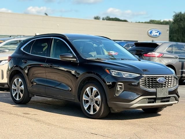 Certified 2025 Ford Escape Platinum AWD/4WD image 24