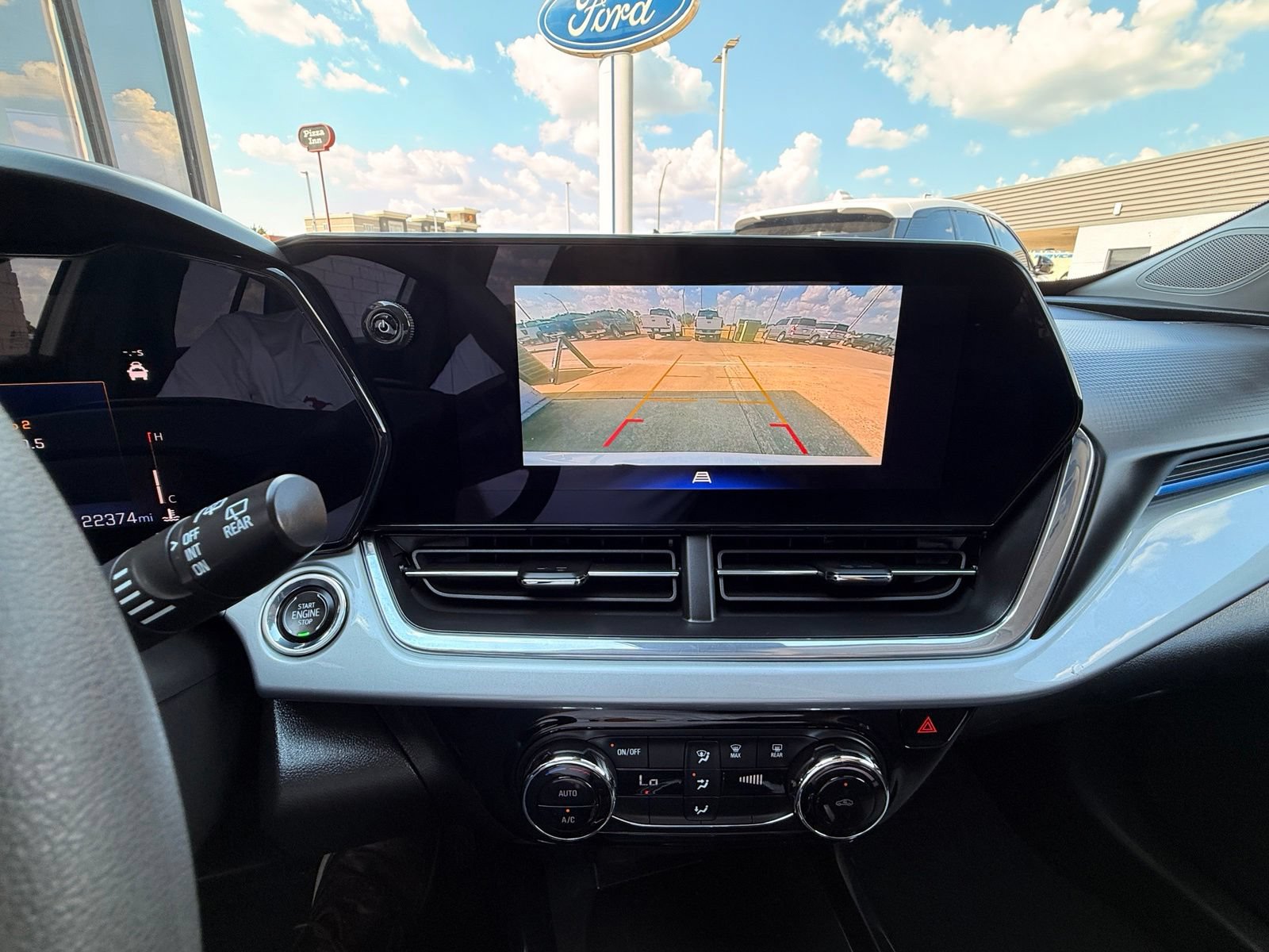 Used 2025 Chevrolet Trax LT FWD image 16