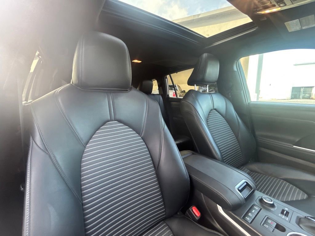 Used 2022 Toyota Highlander XSE image 33