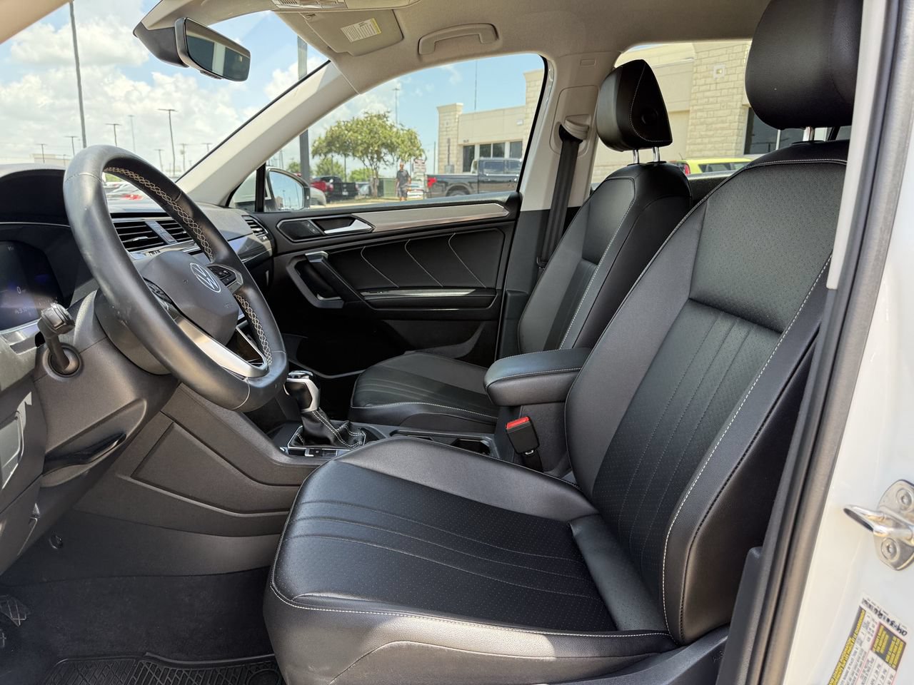 Used 2022 Volkswagen Tiguan SE AWD/4WD image 25