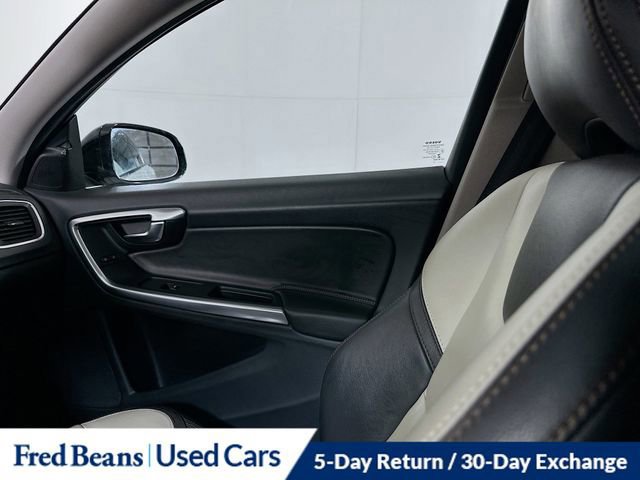 Used 2017 Volvo V60 T5 Cross Country w/ Convenience Package image 27