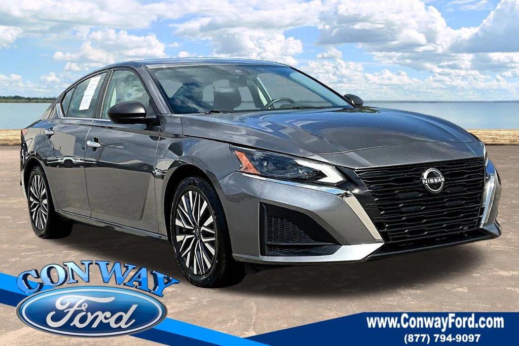 Used 2024 Nissan Altima 2.5 SV FWD image 1