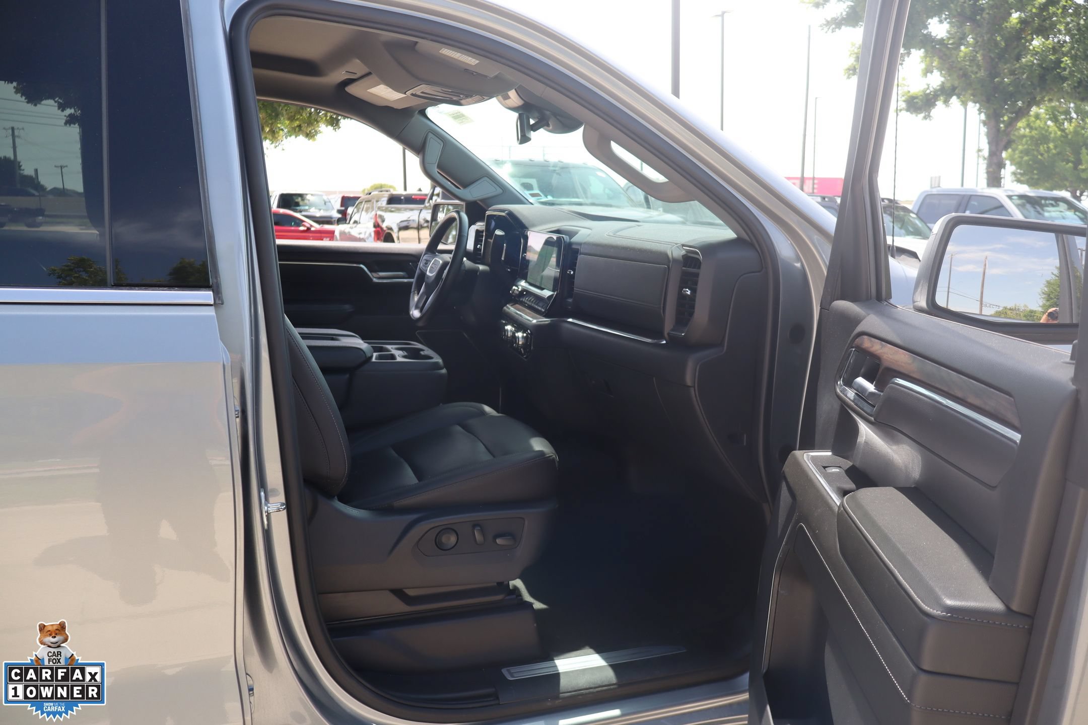 Used 2025 GMC Sierra 1500 SLT AWD/4WD image 27