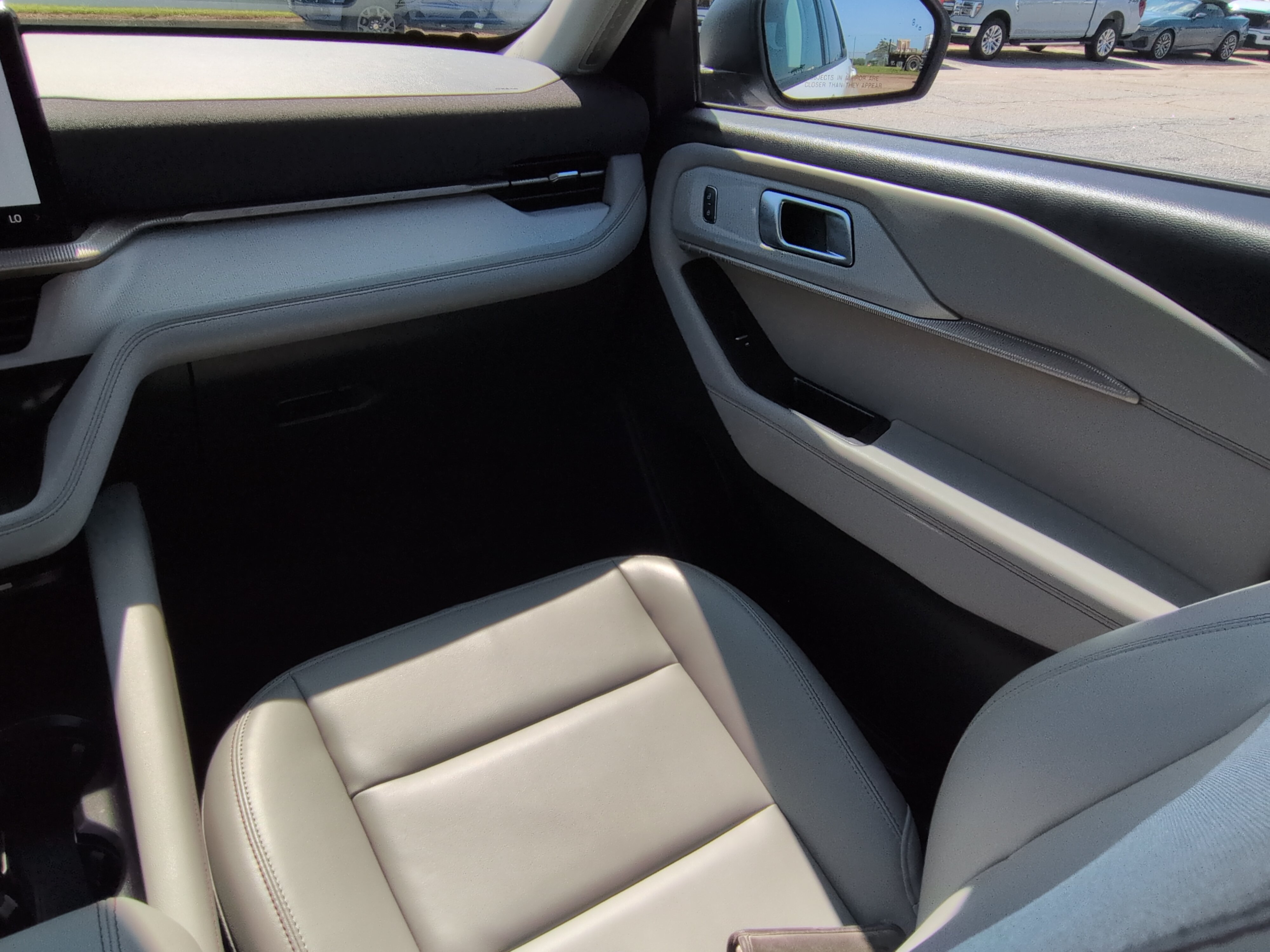 Certified 2025 Ford Explorer Active w/ Active Comfort Package RWD image 15