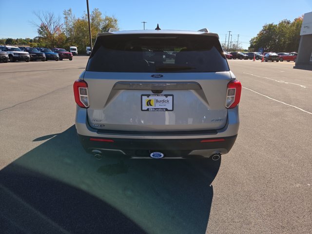 Certified 2023 Ford Explorer XLT w/ Equipment Group 202A AWD/4WD image 4
