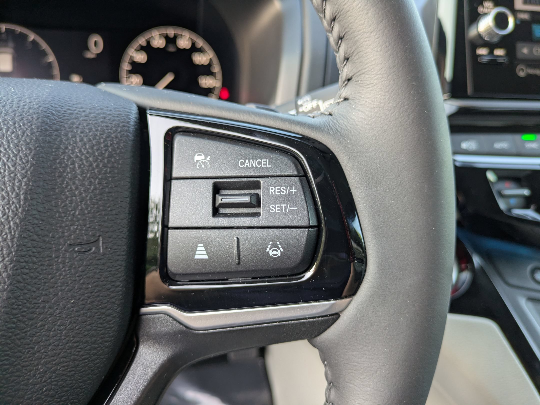 Used 2025 Honda Odyssey Touring image 18