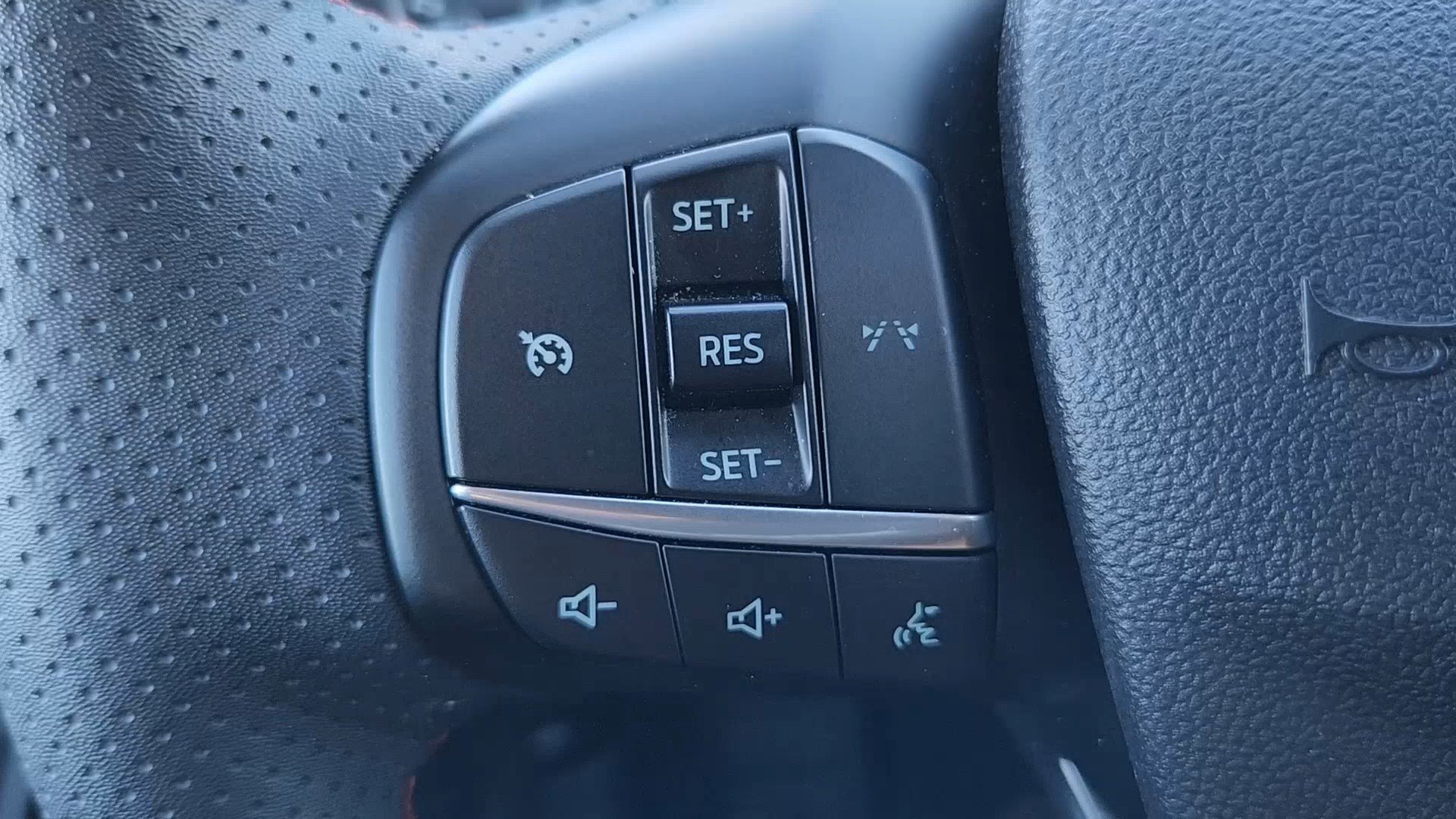 Certified 2025 Ford Escape ST-Line Select image 12