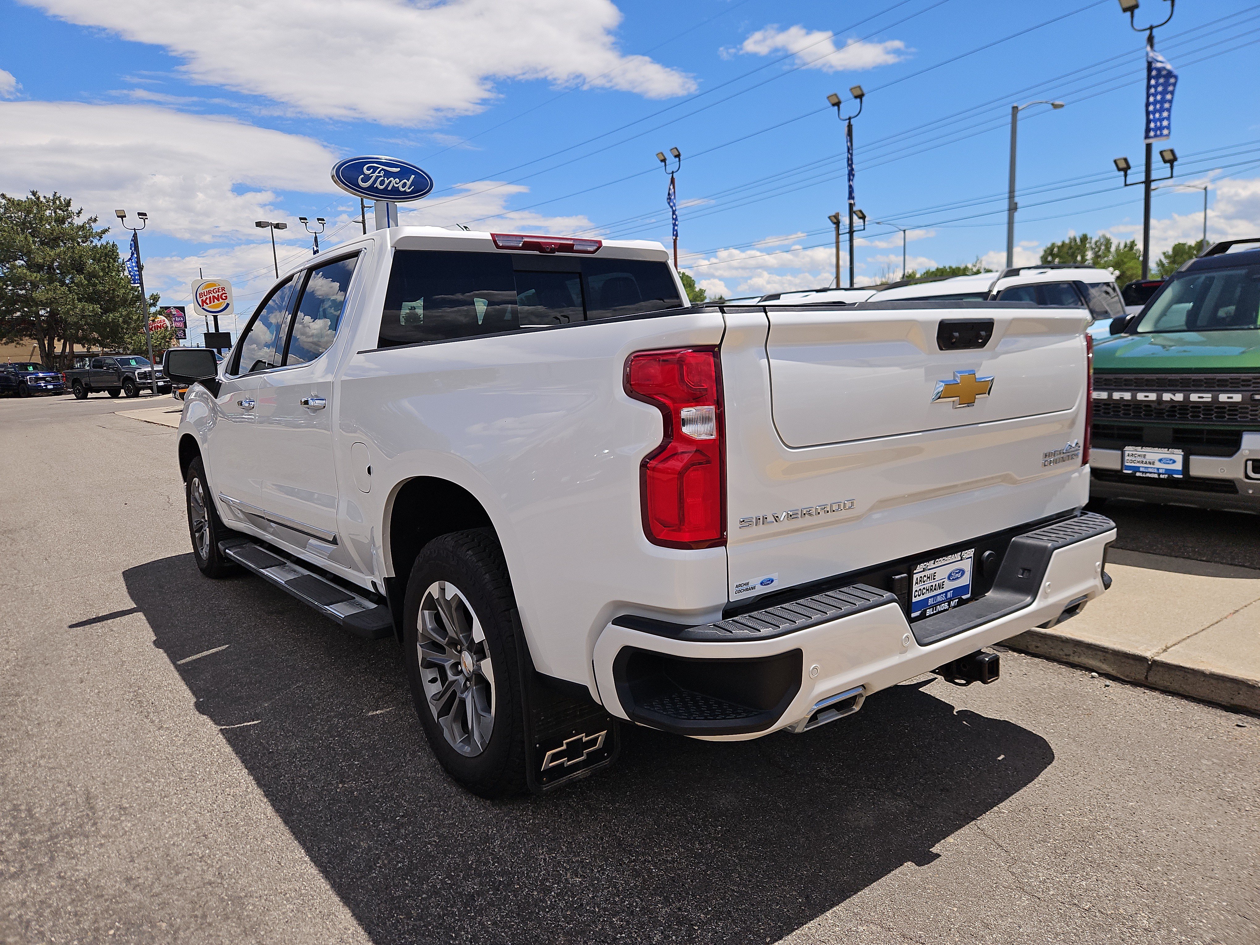 Used 2025 Chevrolet Silverado 1500 High Country w/ Technology Package AWD/4WD image 3