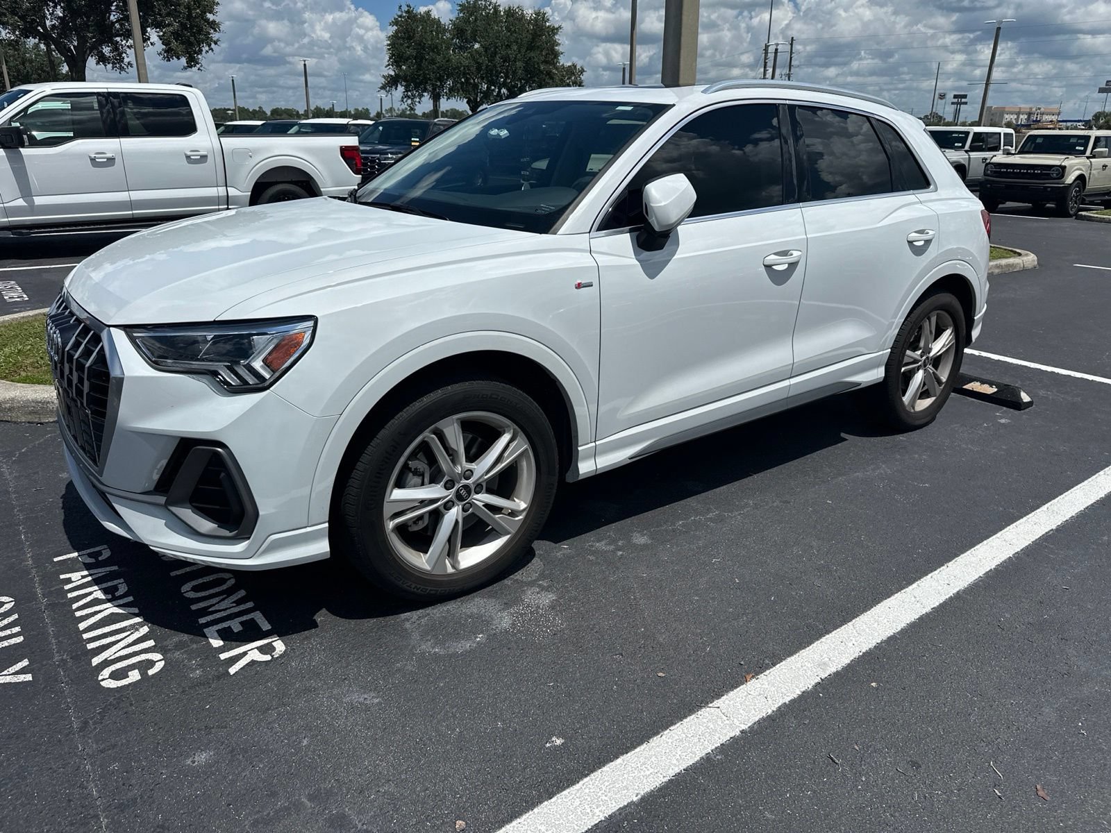 Used 2024 Audi Q3 2.0T Premium AWD/4WD image 3